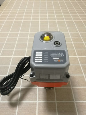 Attuatore pneumatico a 3 posizioni con funzione di giro di un quarto che offre una gamma di coppia da 10 a 500 Nm e un trattamento superficiale anodizzato